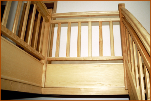 Aufgesetzter Handlauf und Untergurt, Deckenverblendung