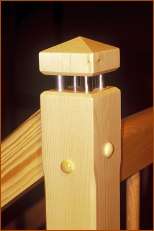 Pfosten mit Profil und Pyramide