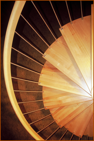 Spindeltreppe Buche mit Edelstahl