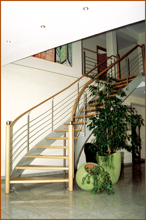 Stahlwangen mit Holz - passend zur Einrichtung