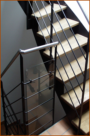 Dezent und formschön in dunkler Verarbeitung