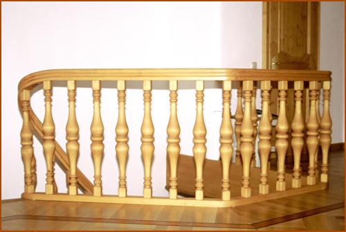 Geländer im Balusterstil -  Treppe Fichte und Eiche.
